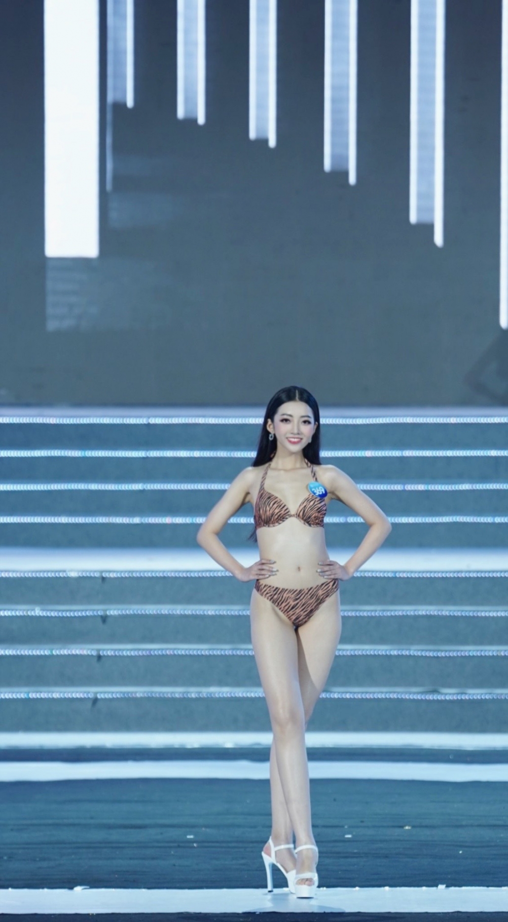 [Photo] Cận cảnh phần trình diễn áo tắm của thí sinh Hoa hậu Thế giới Việt Nam 2022