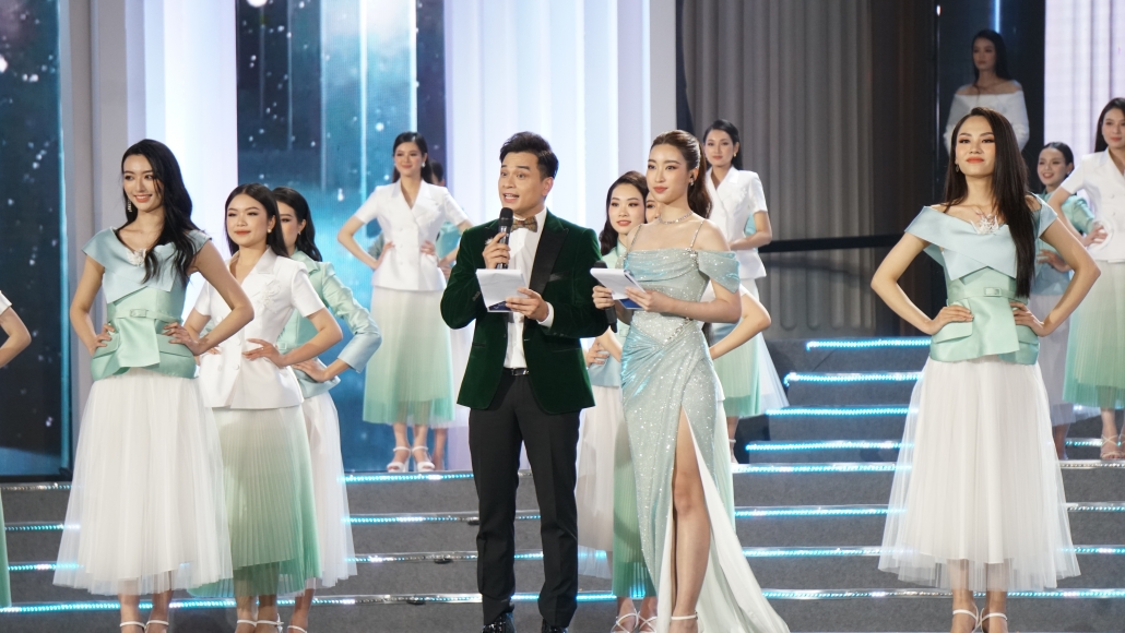 64 thí sinh  trình diễn áo dài trong đêm chung khảo Miss World Vietnam 2022