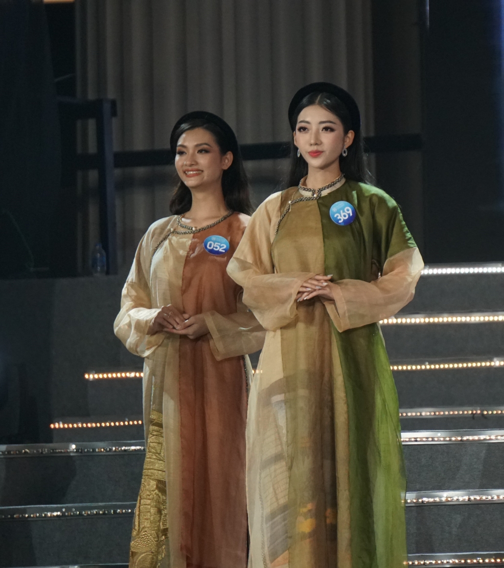 [Photo] 64 thí sinh  trình diễn áo dài trong đêm chung khảo Miss World Vietnam 2022