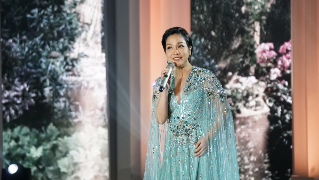 [Photo]Trang phục dạ hội lung linh sắc màu đêm chung khảo Miss World Việt Nam 2022