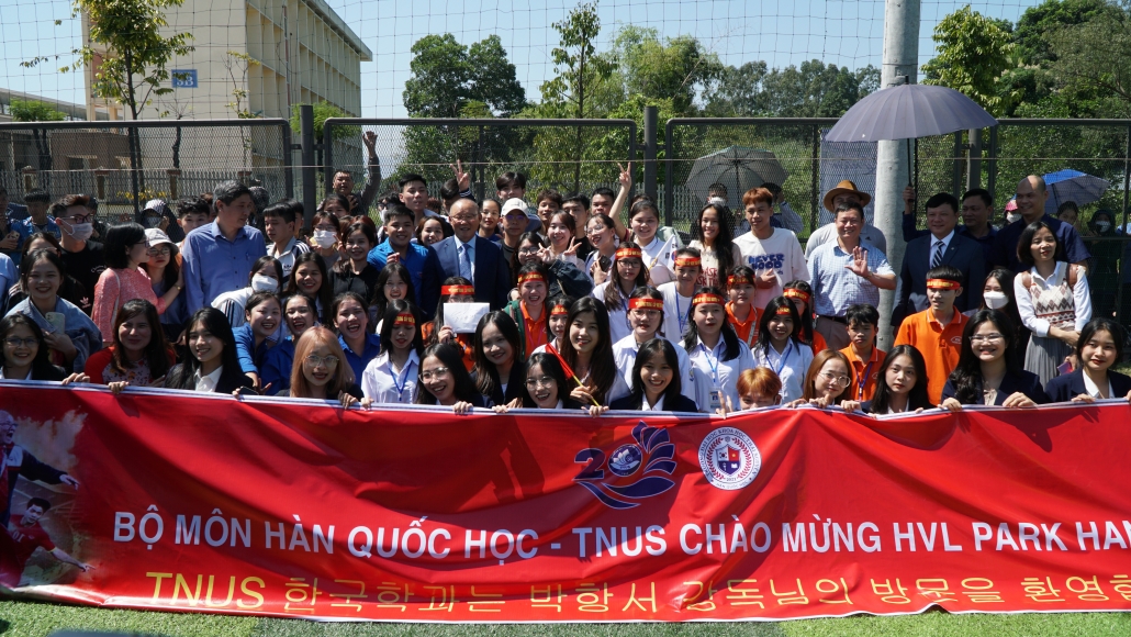 [Photo] HLV Park Hang Seo giao lưu với sinh viên Đại học Thái Nguyên
