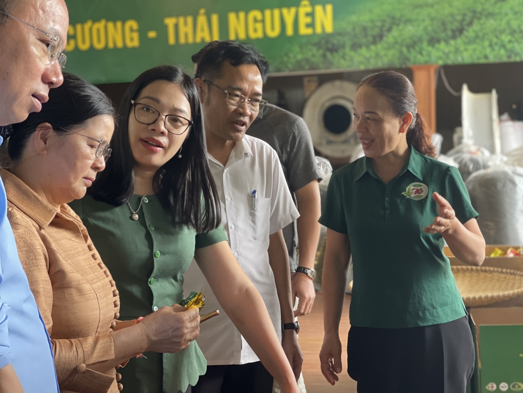 Chùm ảnh: Đoàn đại biểu Học viện Chính trị và Hành chính Quốc gia Lào thăm Thái Nguyên