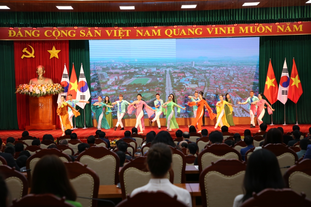 [Trực tuyến] Lễ kỷ niệm 30 năm thiết lập quan hệ ngoại giao Việt Nam - Hàn Quốc và trao tặng Huân chương hữu nghị