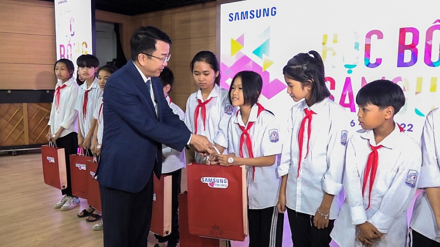 Trao học bổng Chắp cánh ước mơ Samsung năm 2022
