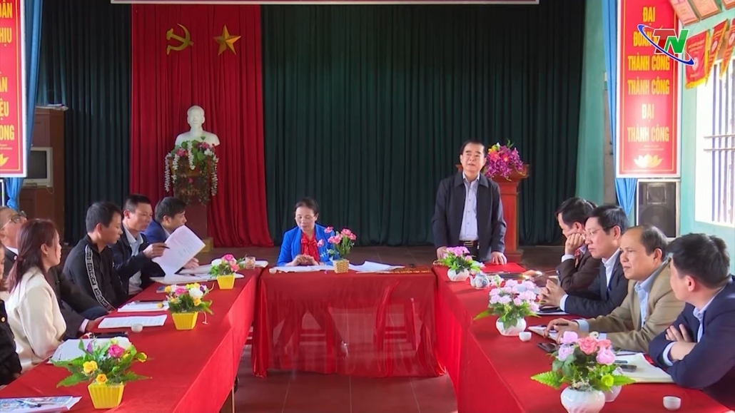 Provincial leaders attend party activities in Phu Binh district