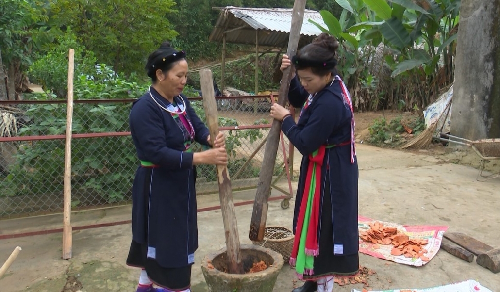 [Photo] Độc đáo nghề nhuộm vải của người Sán Chay ở Đại Từ