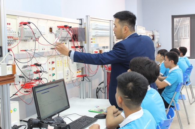 Development of vocational education in Thai Nguyen province in the period of 2022-2025.