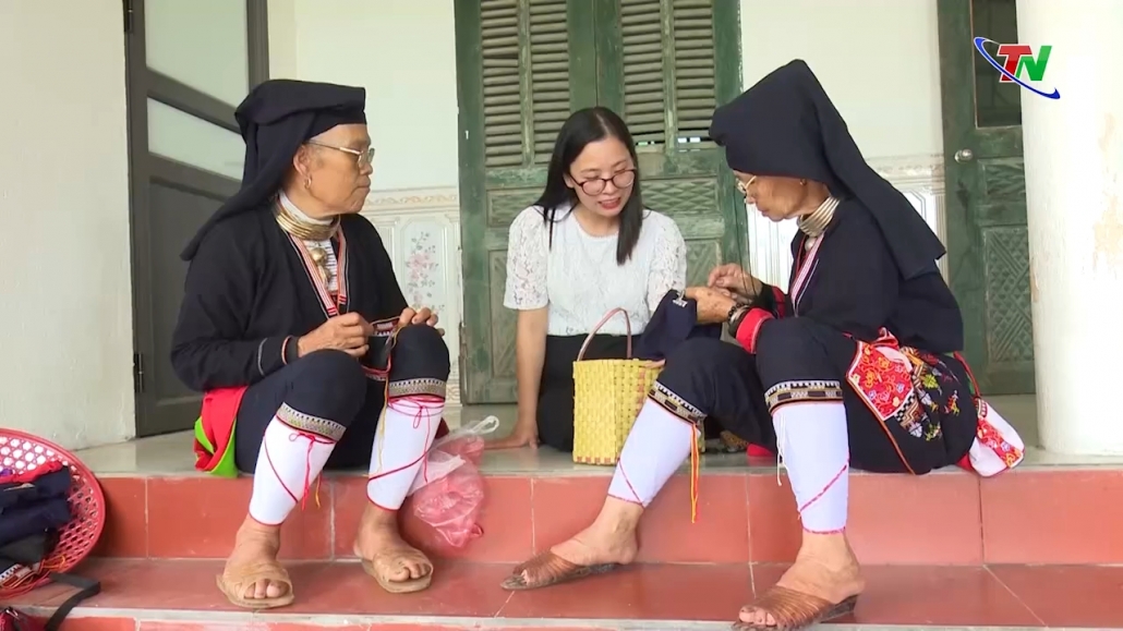 Bảo tồn trang phục truyền thống đồng bào Dao