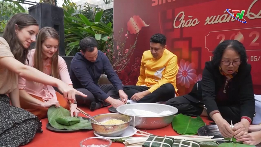 Sinh viên nước ngoài hào hứng đón tết cổ truyền Việt Nam