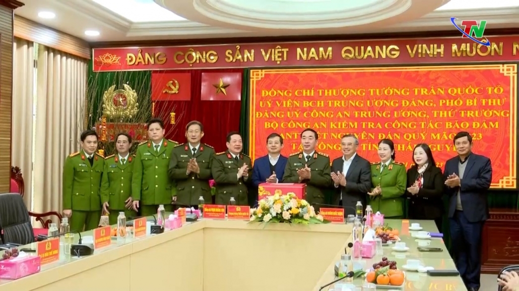 Đồng chí Thứ trưởng Bộ Công an thăm và chúc tết tỉnh Thái Nguyên