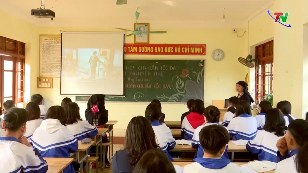 Gìn giữ bản sắc dân tộc Dao trong trường học