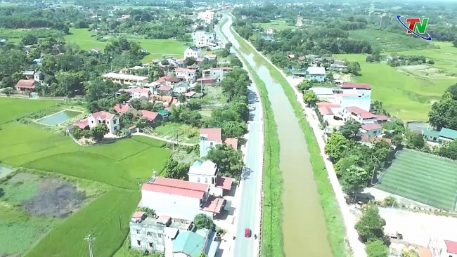 Xã Tân Đức, huyện Phú Bình đón bằng công nhận đạt chuẩn nông thôn mới