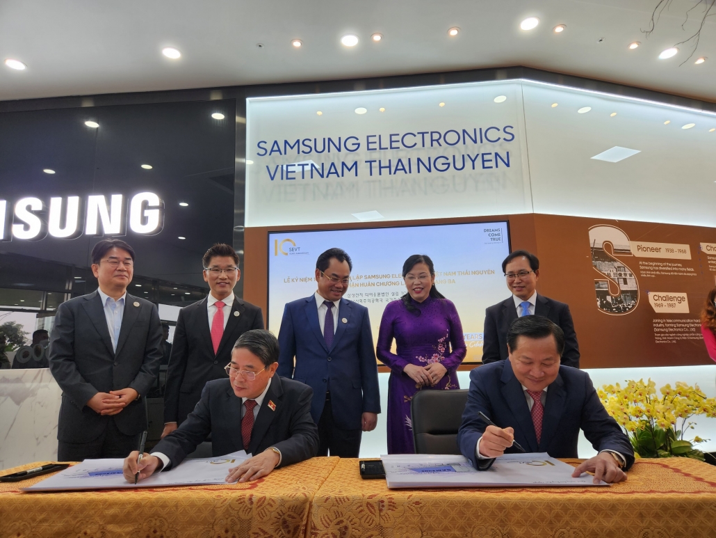 The 10th anniversary of the establishment of Samsung Electronics Vietnam Thai Nguyen (SEVT) in Thai Nguyen and receiving the Third Class Labor Medal