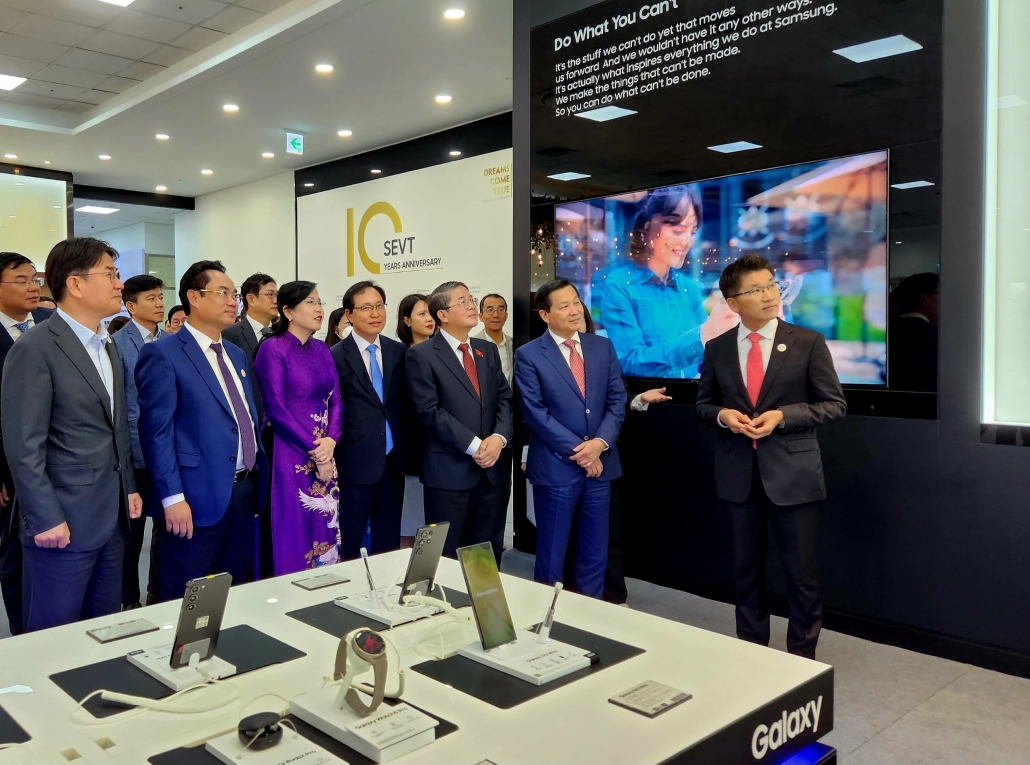 The 10th anniversary of the establishment of Samsung Electronics Vietnam Thai Nguyen (SEVT) in Thai Nguyen and receiving the Third Class Labor Medal