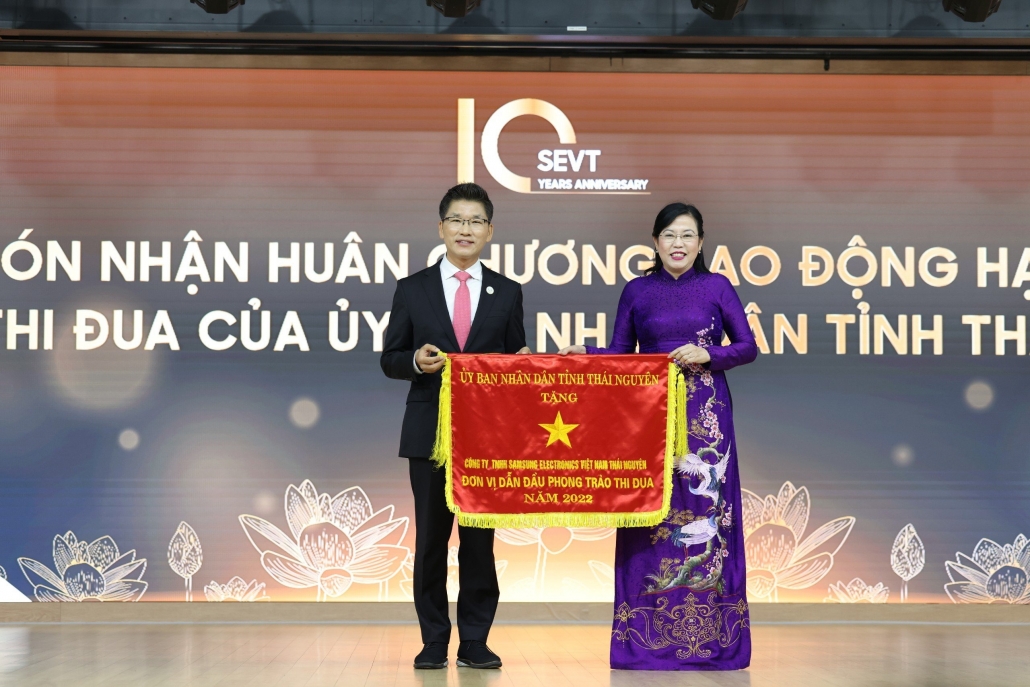 The 10th anniversary of the establishment of Samsung Electronics Vietnam Thai Nguyen (SEVT) in Thai Nguyen and receiving the Third Class Labor Medal