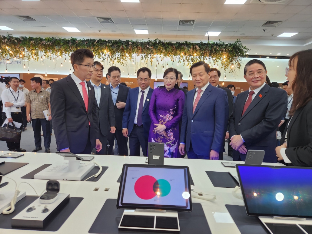 The 10th anniversary of the establishment of Samsung Electronics Vietnam Thai Nguyen (SEVT) in Thai Nguyen and receiving the Third Class Labor Medal