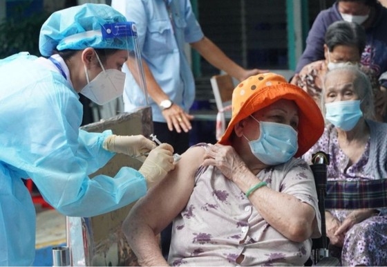 TP. Hồ Chí Minh: 59 điểm tiêm vaccine phòng COVID-19 hoạt động xuyên suốt kỳ nghỉ lễ 30/4 - 1/5