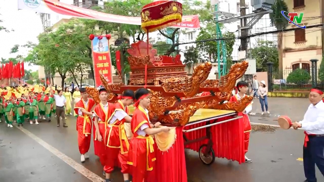 Nét độc đáo trong nghi lễ rước kiệu về đình Hùng Vương