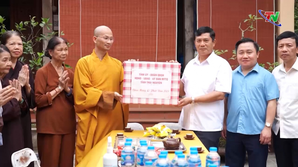 Lãnh đạo tỉnh thăm, chúc mừng nhân đại lễ Phật Đản