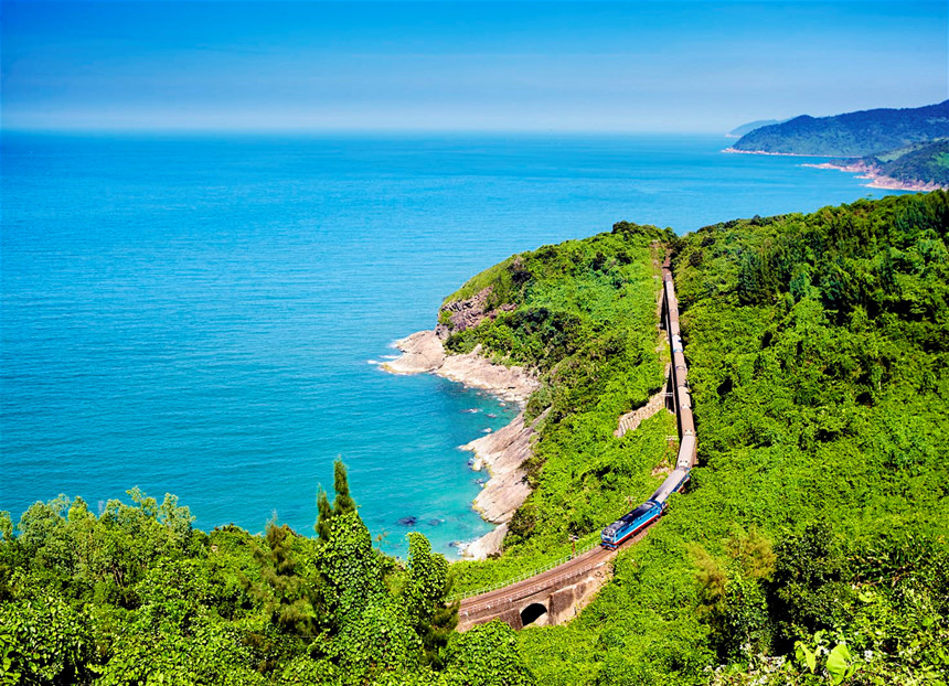 Việt Nam lọt top 9 hành trình du lịch bằng tàu ngoạn mục nhất thế giới