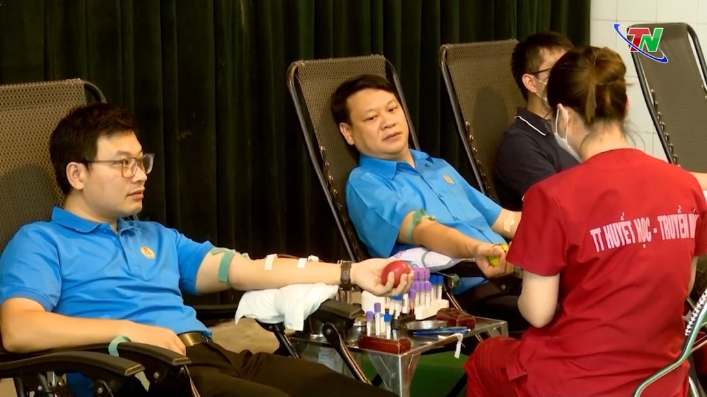 Công đoàn Viên chức tỉnh hiến máu tình nguyện