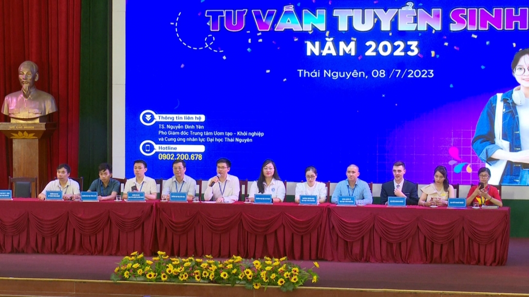 [Photo] Sôi nổi Ngày hội việc làm và tư vấn tuyển sinh năm 2023