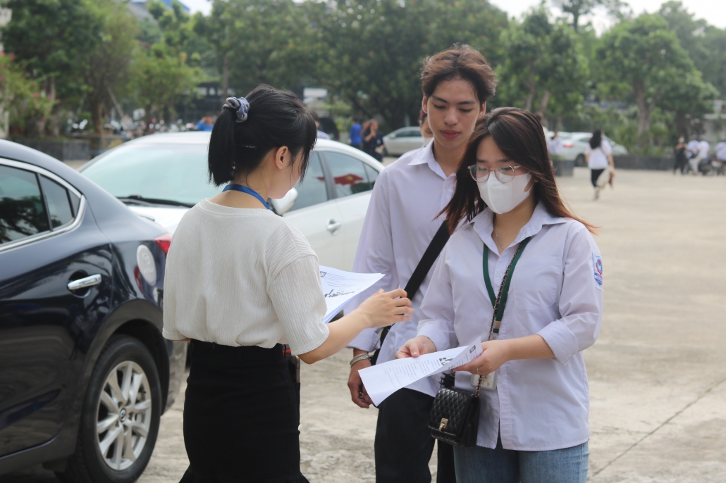 [Photo] Sôi nổi Ngày hội việc làm và tư vấn tuyển sinh năm 2023