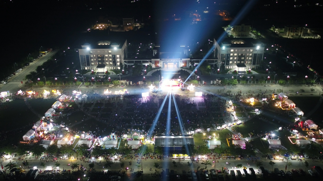 [Photo] Lung linh sắc màu Đêm hội Trung thu huyện Đồng Hỷ năm 2023