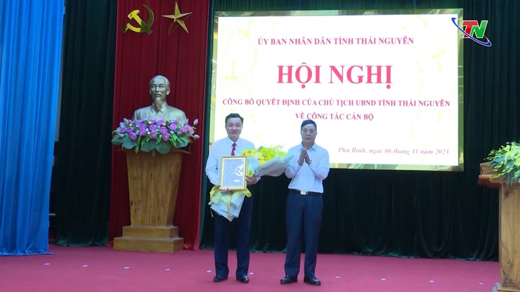 Công bố Quyết định phê chuẩn kết quả bầu Chủ tịch UBND huyện Phú Bình