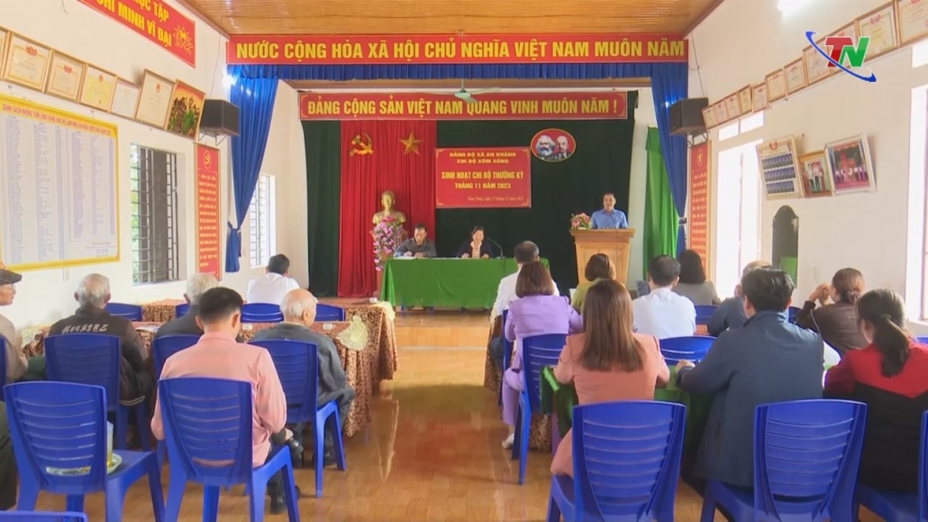 Đồng chí Trưởng ban Tuyên giáo Tỉnh ủy dự sinh hoạt Chi bộ tại xóm Sòng, xã An Khánh