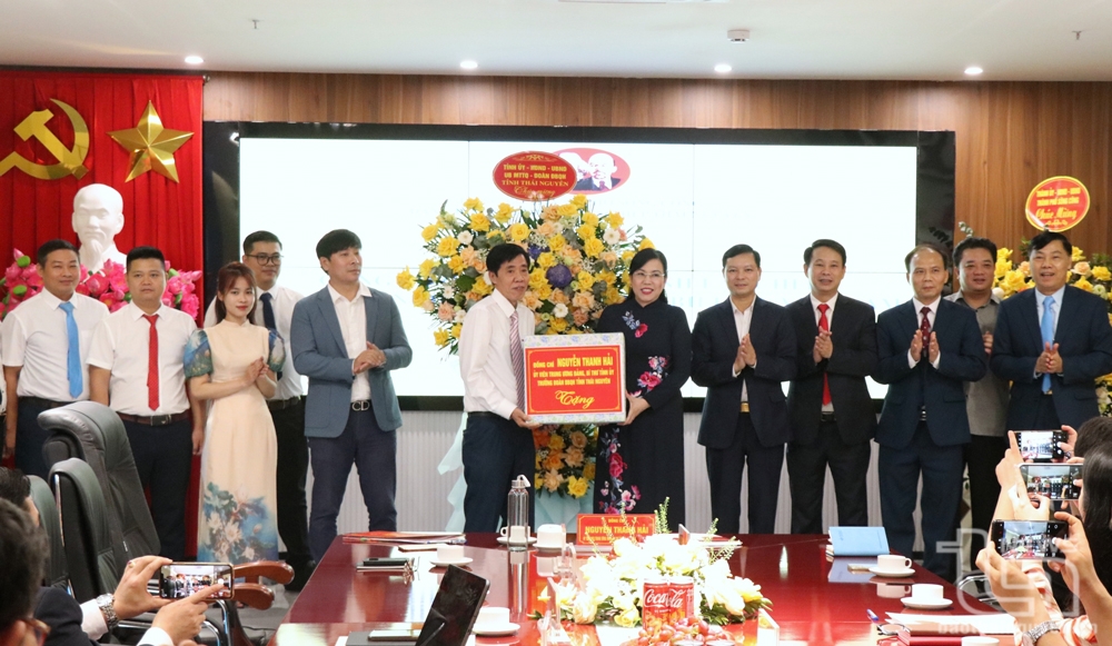 Establish Party Cell of Win Billion Vietnam Technology Company Limited