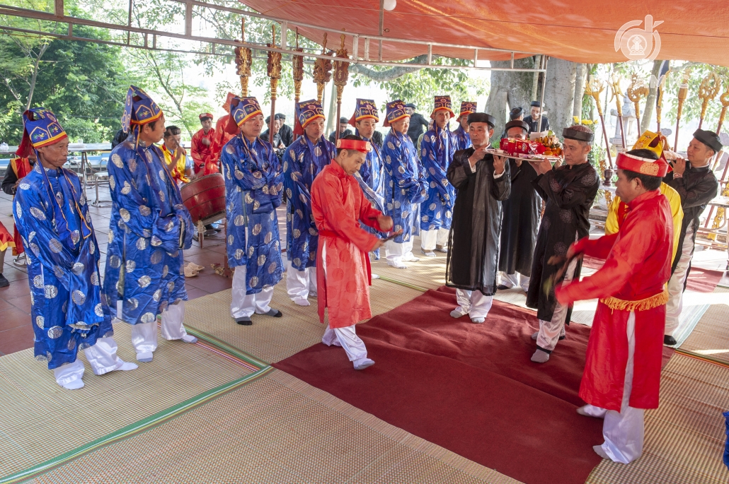 Sacrifice ceremony at Ha Chau Communal House