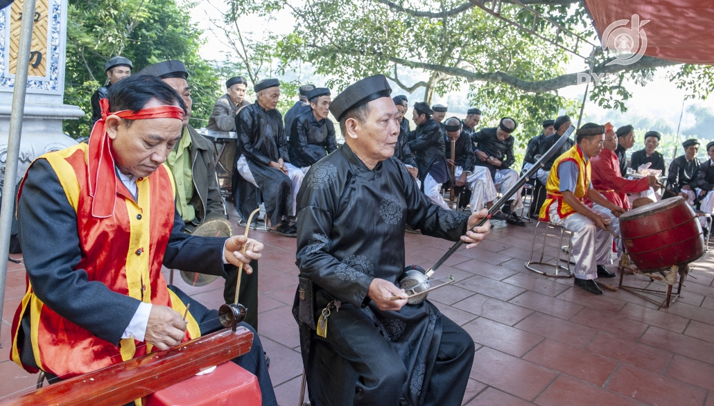 Sacrifice ceremony at Ha Chau Communal House