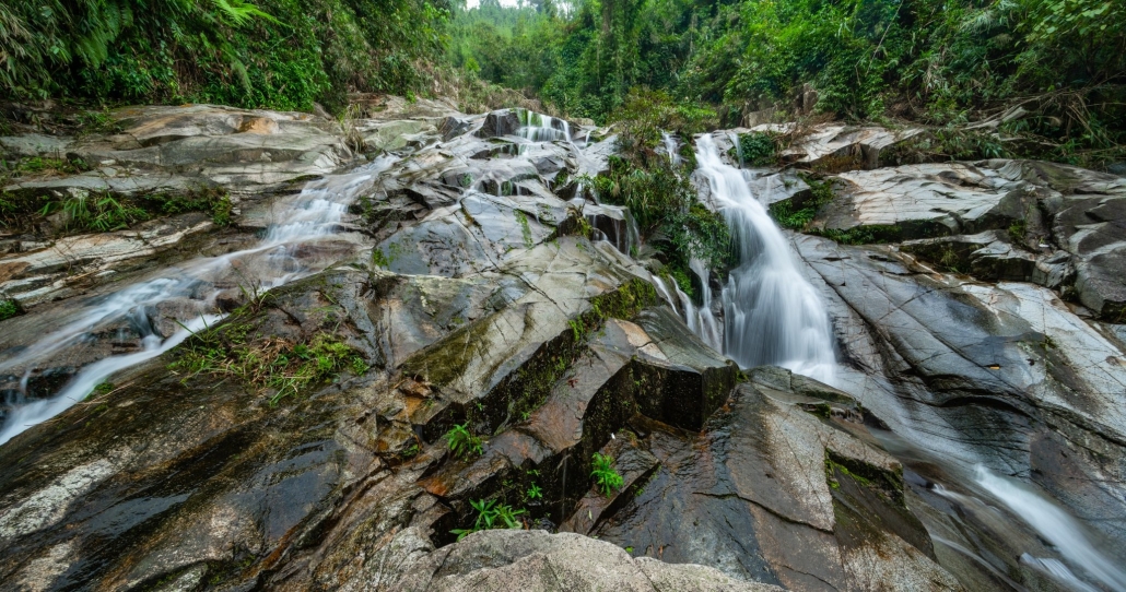 The beauty of Dat Dang Waterfall, Dai Tu
