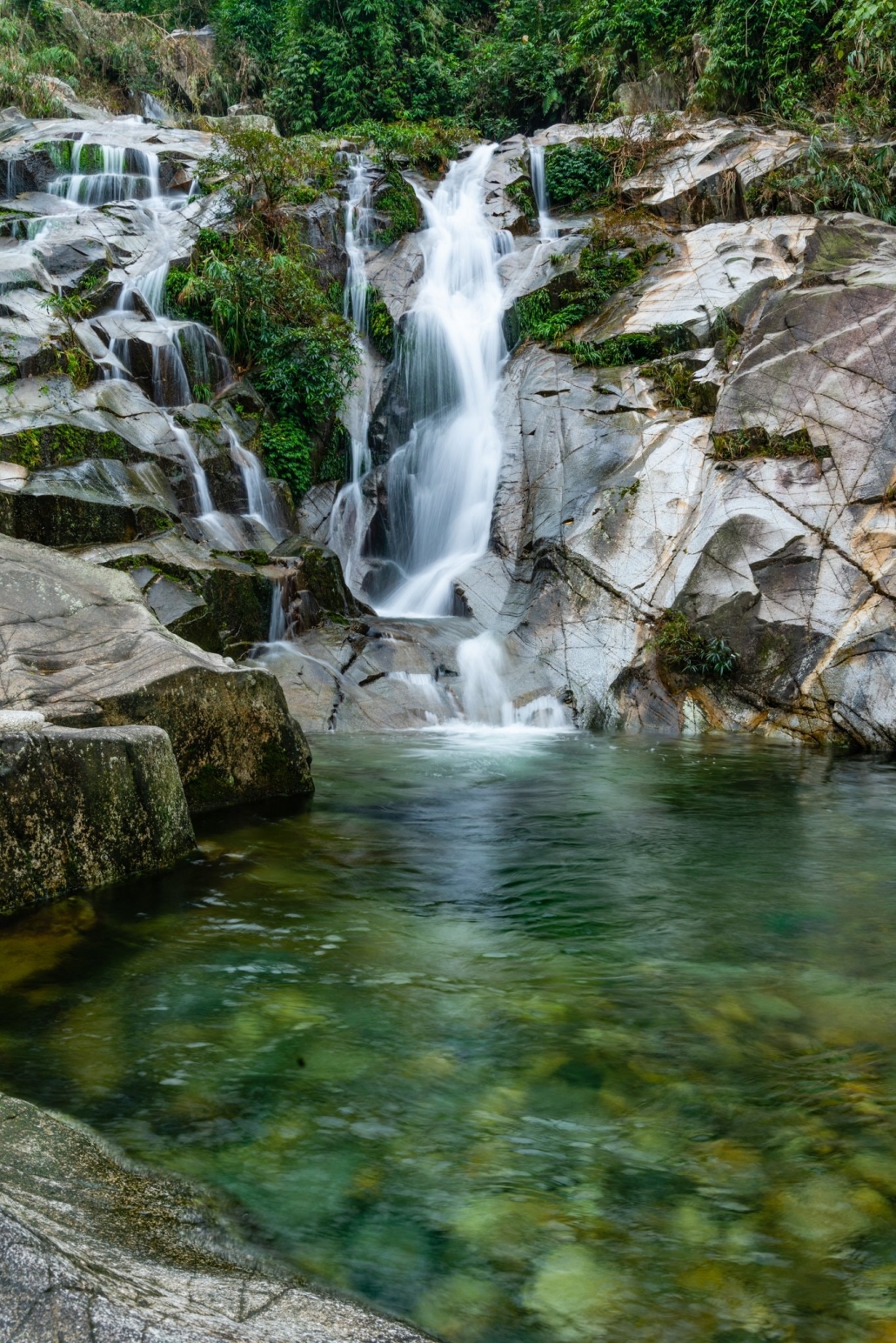 The beauty of Dat Dang Waterfall, Dai Tu