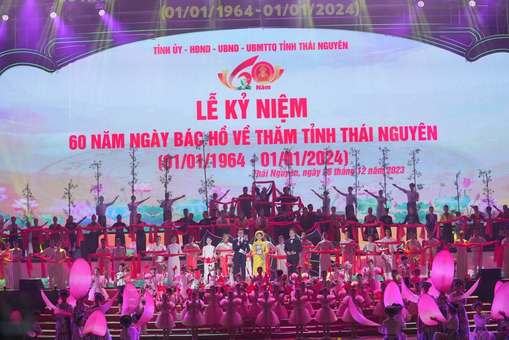 [Trực tuyến] Lễ kỷ niệm 60 năm Ngày Bác Hồ về thăm tỉnh Thái Nguyên (01/01/1964-01/01/2024)