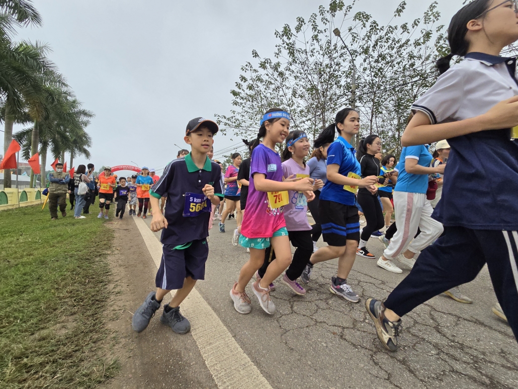 [Photo] 1.200 vận động viên tham gia Giải Chạy phong trào Hương sắc trà xuân - vùng chè đặc sản Tân Cương
