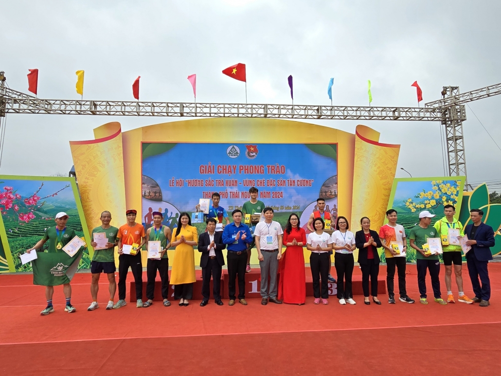 [Photo] 1.200 vận động viên tham gia Giải Chạy phong trào Hương sắc trà xuân - vùng chè đặc sản Tân Cương