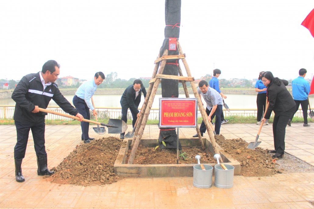 Lễ Phát động Tết trồng cây "Đời đời nhớ ơn Bác Hồ Xuân Giáp Thìn năm 2024" tại TP Thái Nguyên