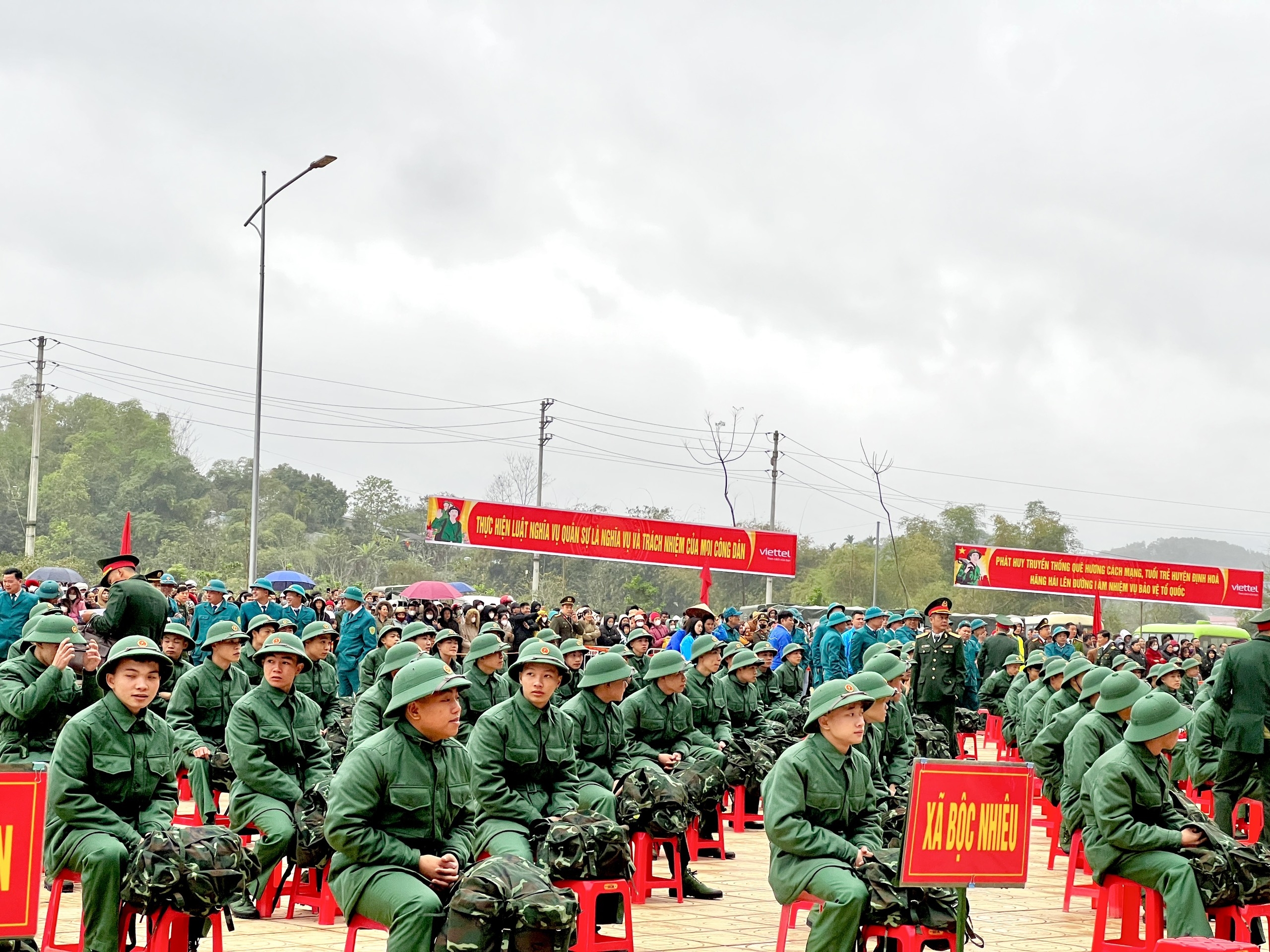 Lễ giao nhận quân huyện Định Hóa và Phú Lương