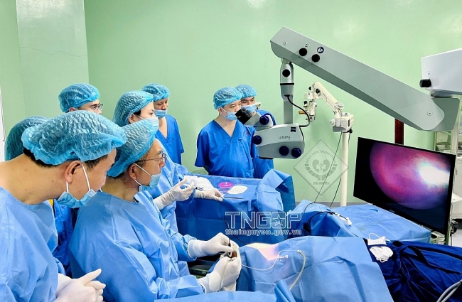 太原中央医院：为人民免费进行晶状体置换手术
