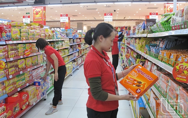 Total retail sales of goods and consumer revenue reach more than 18,400 billion VND