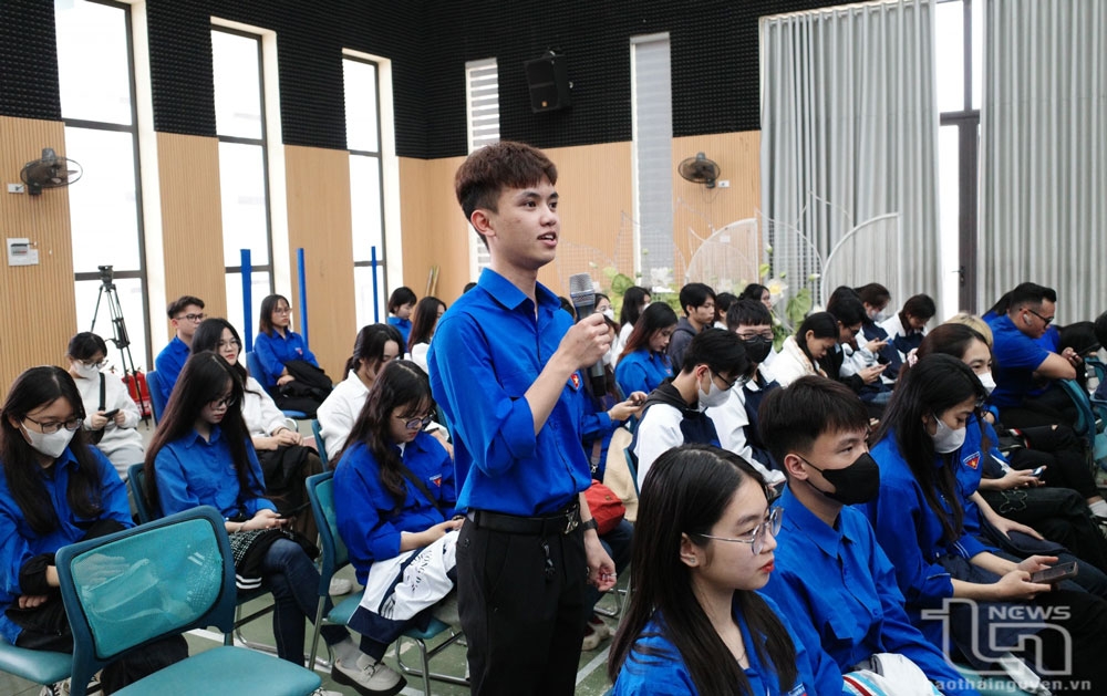 500 students participate in dialogue