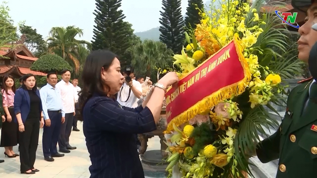 Đoàn công tác của lãnh đạo Đảng, Nhà nước dâng hương tưởng niệm Chủ tịch Hồ Chí Minh