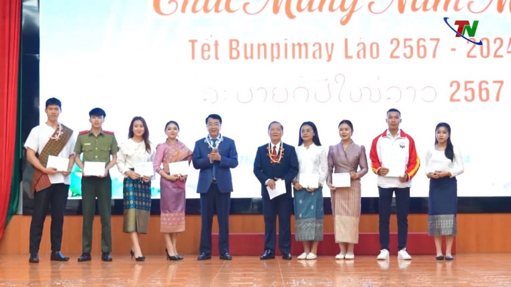 Thai Nguyen organizes traditional Bunpimay Tet for Lao students