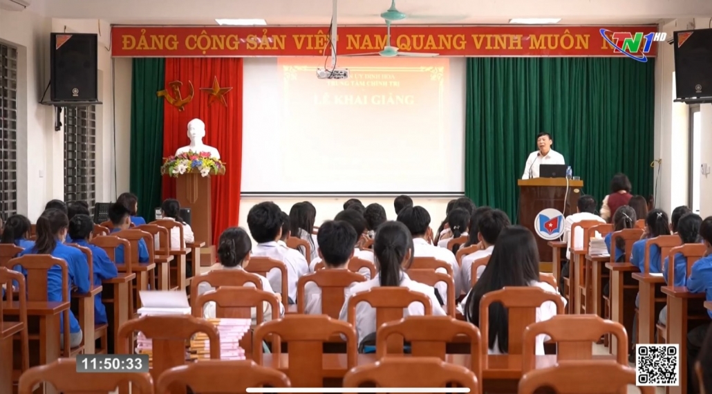 Định Hoá: Khải giảng lớp nhận thức về đảng đầu tiên cho 52 học sinh THPT