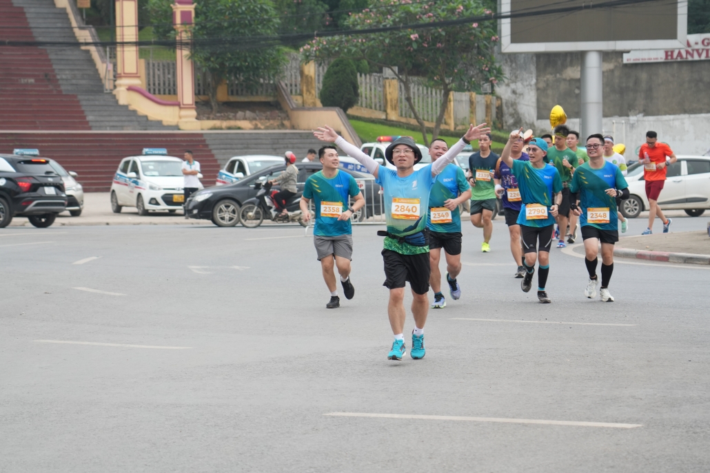 [Photo] Gần 1.800 người tham gia Giải Chạy bán Marathon tỉnh Thái Nguyên mở rộng năm 2024