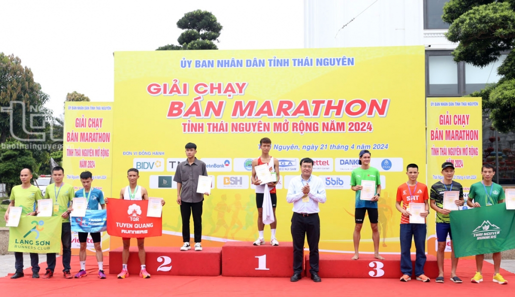 [Photo] Gần 1.800 người tham gia Giải Chạy bán Marathon tỉnh Thái Nguyên mở rộng năm 2024