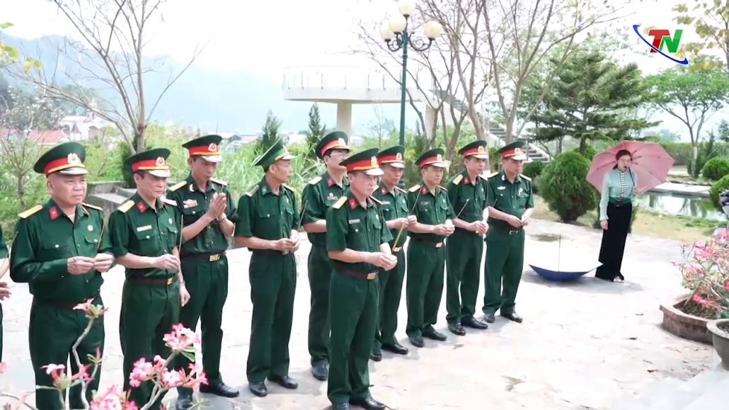 Đoàn Hội Cựu chiến binh tỉnh Thái Nguyên thăm chiến trường Điện Biên Phủ