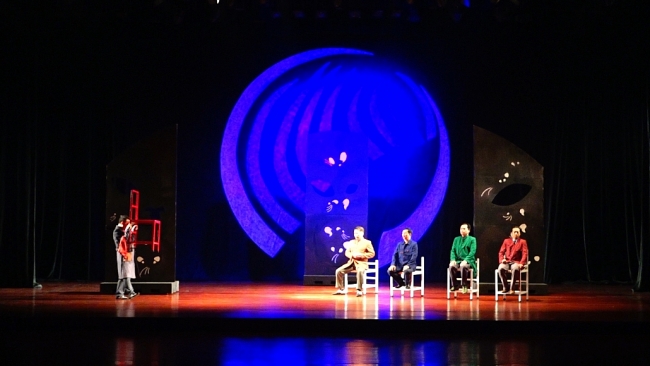 Công diễn vở kịch nói "Quan Thanh tra" tại TP Thái Nguyên